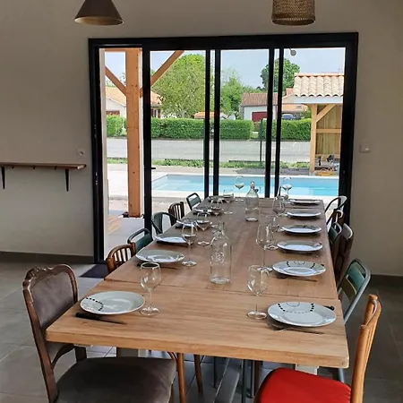 Adishatz, New House, Pool & Garden * هورتين