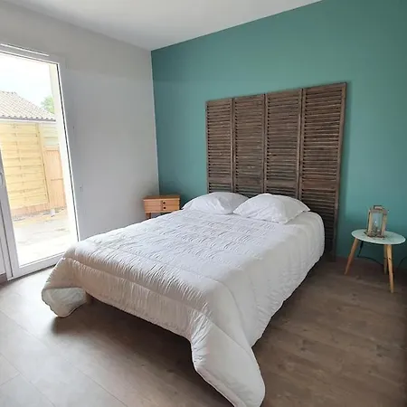 Adishatz, New House, Pool & Garden Villa Hourtin